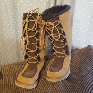 UGG Tall boots sz 8 brown/tan
